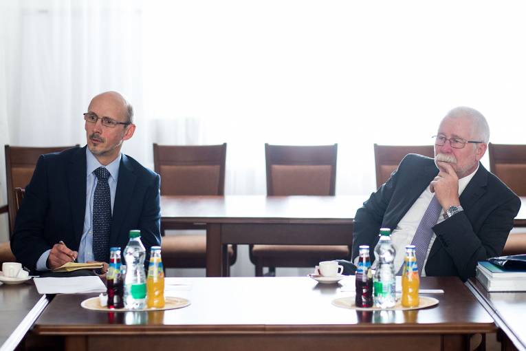 Zľava: Veľvyslanec Slovenskej republiky v Tel Avive Peter Hulényi a predseda SAV Pavol Šajgalík