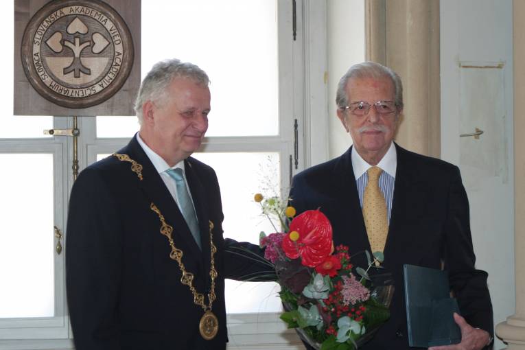 Ocenený prof. Tachiaos a predseda SAV Jaromír Pastorek