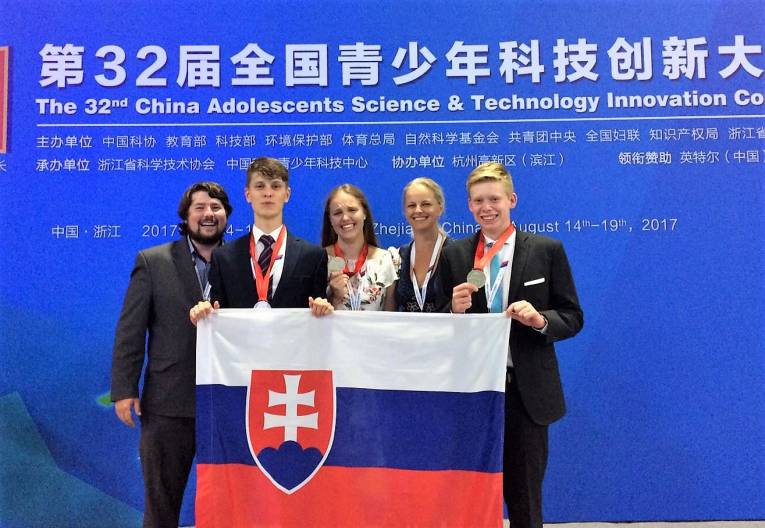 Úspešní slovenskí študenti na celosvetovej súťaži v Číne.