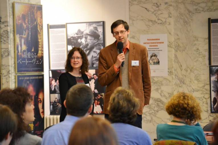 Organizátori konferencie Dobrota Pucherová a Róbert Gáfrik z Ústavu svetovej literatúry SAV