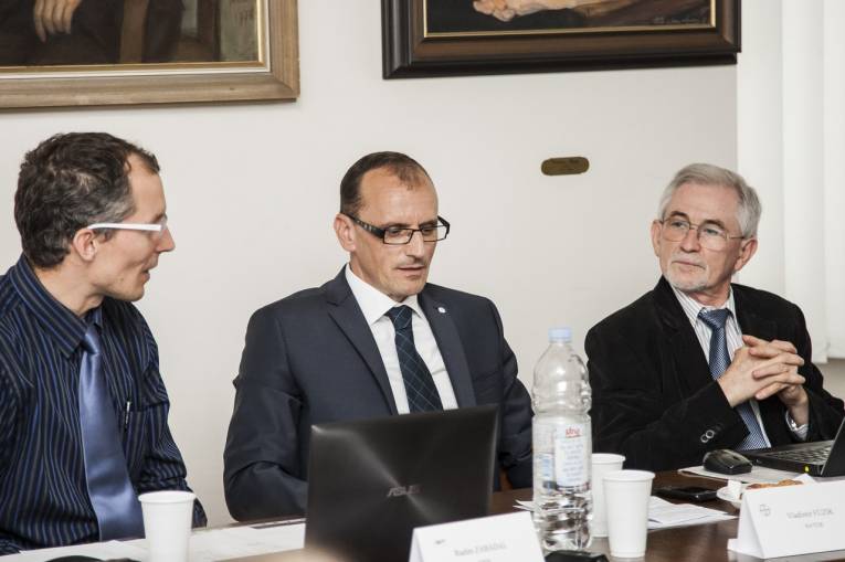 Odborná porota, zľava: Radim Zabadal (AISIS), Vladimír Fúzik (Bayer), Ladislav Petruš (SAV)