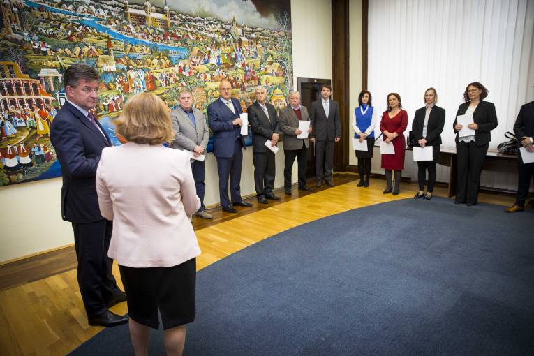 Minister Miroslav Lajčák počas stretnutia s novým poradným zborom expertov.