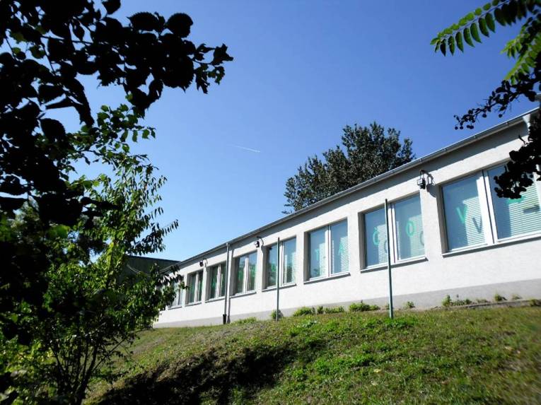 Budova Stálej výstavy dejín výpočtovej techniky na Slovensku v areáli SAV.
