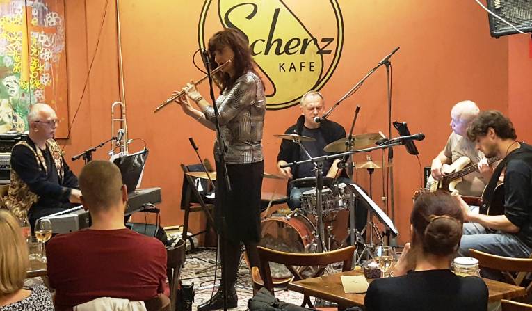 Spoločenský večer: flautistka Monika Duarte Streitová a jazzové kvinteto v Café Scherz.