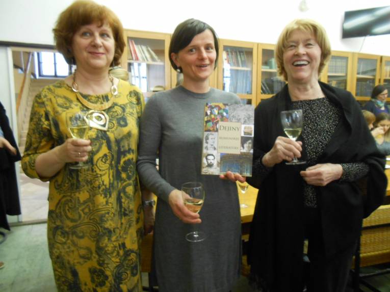 Autorky monografie PhDr. Libuša Vajdová, CSc., doc. PhDr. Jana Páleníková CSc. Mgr. Eva Kenderessy, PhD. (zľava doprava)