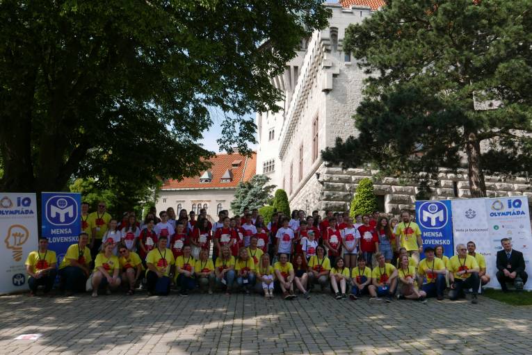 Asi 60 nadaných žiakov sa na zámku v Smoleniciach zišlo vo finále 8. ročníka IQ olympiády 2018.