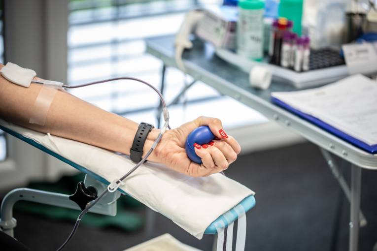 Pri príležitosti Svetového dňa hemofílie sa na pôde Slovenskej akadémie vied uskutočnilo dvojdňové podujatie Kvapka krvi SAV