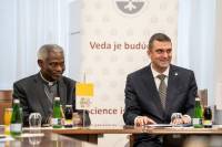 Predseda SAV Dr. Martin Venhart prijal J. E. kardinála Petra Turksona
