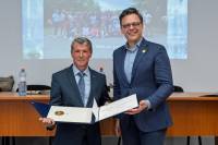 Čestnú plaketu SAV Dionýza Blaškoviča si prevzal parazitológ Marián Várady