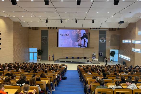 Petržalská super škola: Daniela Vacek priblížila žiakom etiku AI