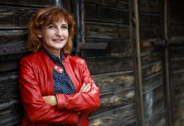 Prof. Ján Dusza pri pre preberaní ocenenia ESET Awards, ktoré mu odovzdal nositeľ Nobelovej ceny Kip Thorne