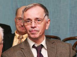 Zväčšiť fotografiu - ...a prof. Anatolij Dvurečenskij. Ďalší dvaja novozvolení členovia boli zvolení pre služobné povinnosti v ich neprítomnosti.