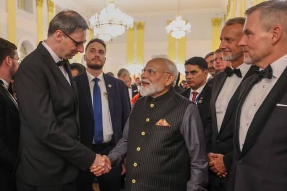 Indický premiér Narendra Modi sa stretol s riaditeľom Ústavu svetovej literatúry SAV Róbertom...