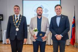 Zväčšiť fotografiu - Ocenenie špičkových publikácií SAV za rok 2025