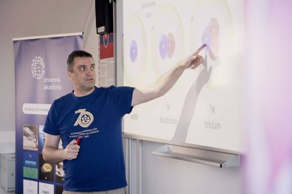 Veda medzi študentmi: predseda SAV zavítal do Trnavy