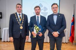 Zväčšiť fotografiu - Ocenenie špičkových publikácií SAV za rok 2025