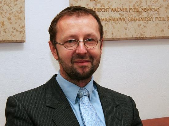 RNDr. Michal Dubovický, CSc. - riaditeľ Ústavu experimentálnej farmakológie a toxikológie SAV. (Foto: Vladimír Šmihula)