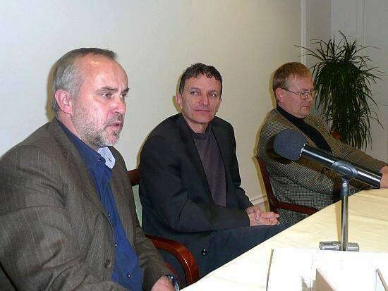 Doc. Martin Homza - recenzent knihy, doc. Ivan Gerát a doc. Adam Bžoch počas prezentácie (zľava doprava).