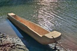 Slovenskí archeológovia sa plavili na pravekom člne