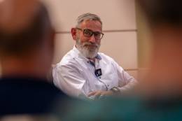 Zväčšiť fotografiu - Vivat Scientia! Nech žije veda! v Lučenci s Richardom Sťahelom a Pavlom Simanom