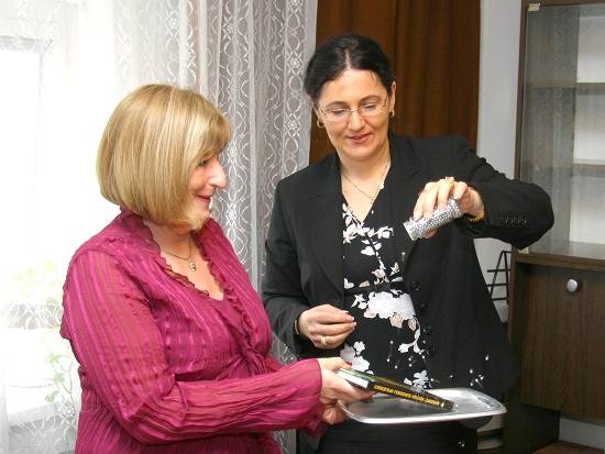 Knihu Horizonty rozvoja slovenskej spoločnosti uviedli (zľava) Edita Nemcová a Martina Lubyová.