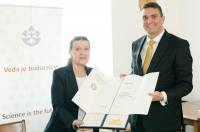 Zlatú medailu SAV si prevzala RNDr. Eva Majková, DrSc.