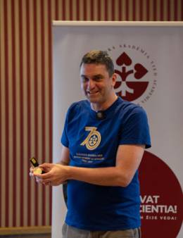 Vivat Scientia! Nech žije veda! v Lučenci s Martinom Venhartom