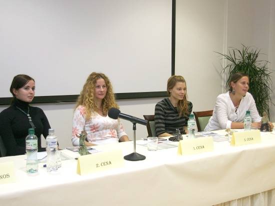 Ocenené v súťaži (zľava) Eliška Gerthnerová, Kristína Iarošová, Lenka Katunincová a Viera Kôpková.