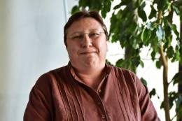 Prof. Ján Dusza pri pre preberaní ocenenia ESET Awards, ktoré mu odovzdal nositeľ Nobelovej ceny Kip Thorne