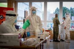 Skupina úplných podporovateľov a odporcov plošného testovania je zhruba rovnaká