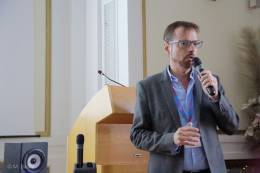 Zväčšiť fotografiu - Prof. Celso Reis počas plenárnej prednášky