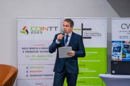 Zväčšiť fotografiu - Moderátor COINTT 2023 Gregor Mareš