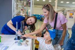 V stánku Ústavu geotechniky SAV, v. v. i.