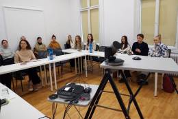 Prof. Ján Dusza pri pre preberaní ocenenia ESET Awards, ktoré mu odovzdal nositeľ Nobelovej ceny Kip Thorne