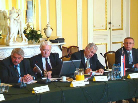 Časť delegácie zo SAV (zľava) Dušan Kováč, prof. Ján Slezák, prof. Štefan Luby a Igor Túnyi.