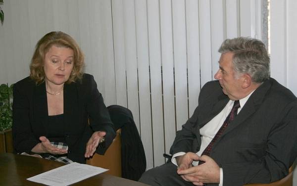 Pani Magda Vášáryová s predsedom SAV Štefanom Lubym. Foto Róbert Grznár. 