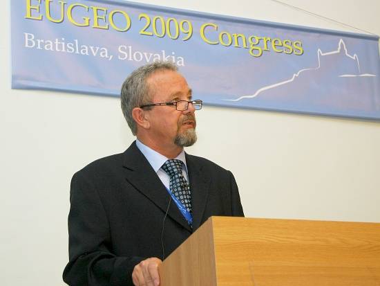 Predseda organizačného výboru EUGEO 2009 a riaditeľ Geografického ústavu SAV doc. Vladimír Ira počas otvorenia kongresu.