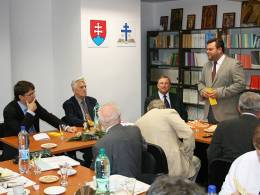 Pohľady do problematiky slovensko-maďarských vzťahov