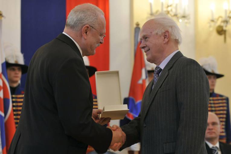 Prezident SR Ivan Gašparovič  a profesor PhDr. Ján Kačala, DrSc.