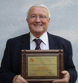 Prof. Ján Slezák získal ocenenie vo Winnipegu