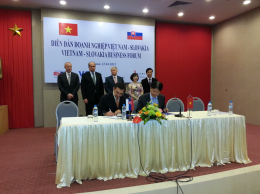 Podpis memoranda o spolupráci medzi Ústavom informatiky SAV a Ústavom informačných technológií Vietnamskej národnej univerzity v Hanoji