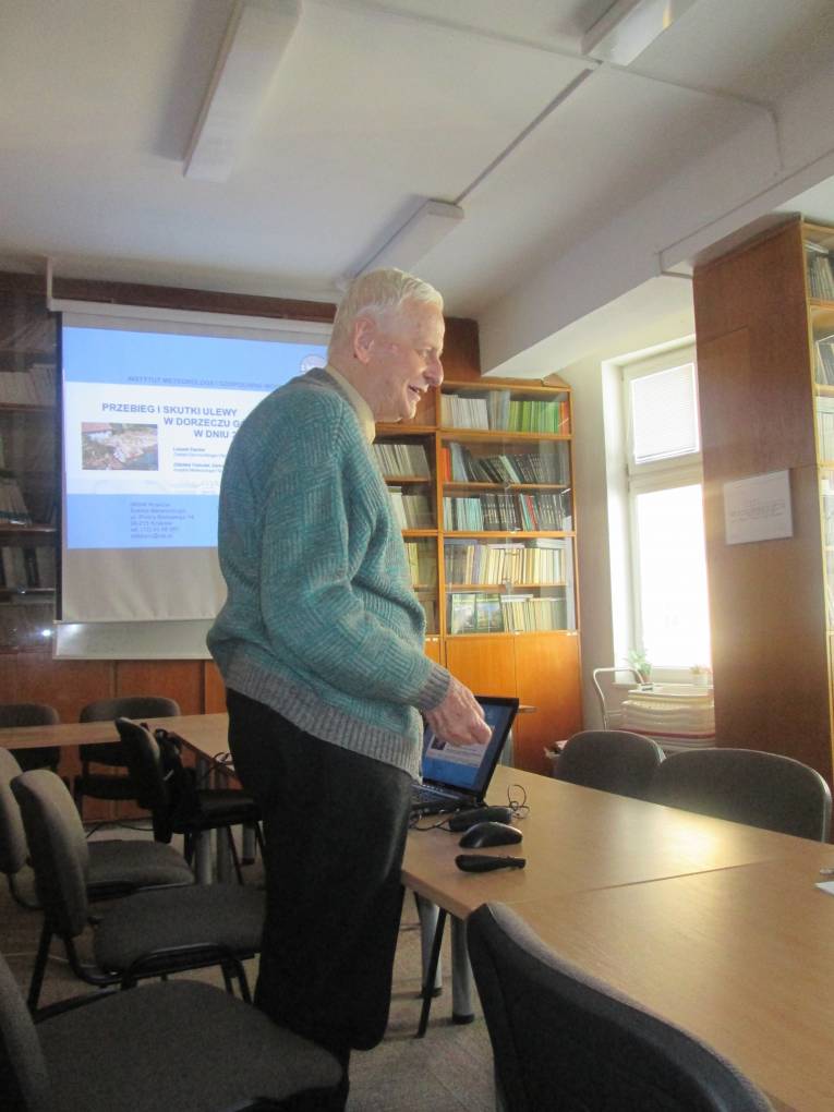 Prof. Leszek Starkel počas prednášky na pôde Geografického ústavu SAV