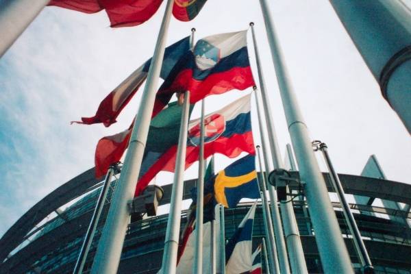 Pred Európskym parlamentom v Štrasburgu veje aj slovenská zástava    (všetky fotografie Štefan Luby)