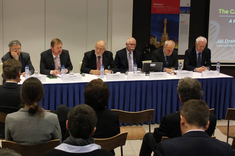 Predsedovia akadémií vied V4 a predstavitelia Európskej komisie