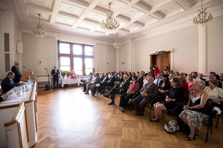 V Kongresovom centre SAV na zámku v Smoleniciach odovzdali výročné ceny akadémie za rok 2016. 