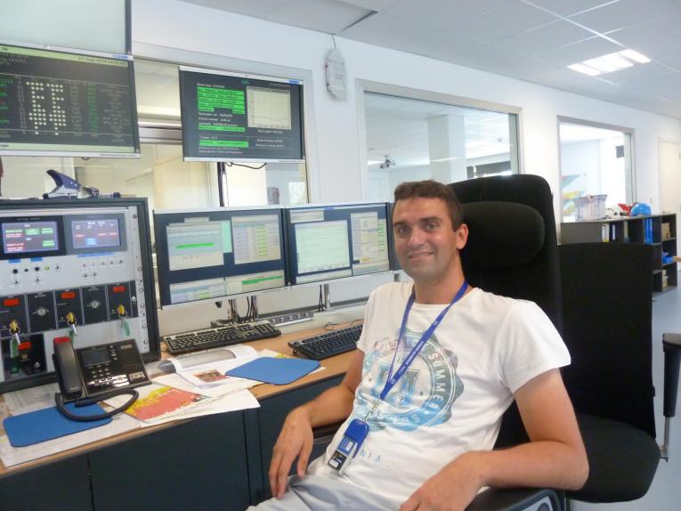 Hosť novembrovej Vedeckej kaviarne v Košiciach bude jadrový fyzik Martin Venhart, ktorý pôsobí aj v CERN-e. 