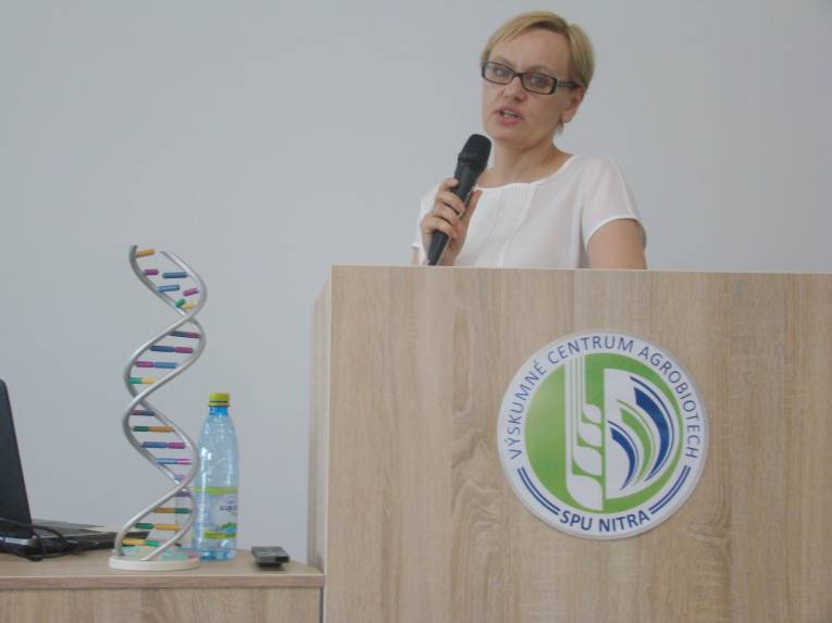 Ing. Andrea Hricová, PhD. pri prezentácii výsledkov šľachtenia láskavca.