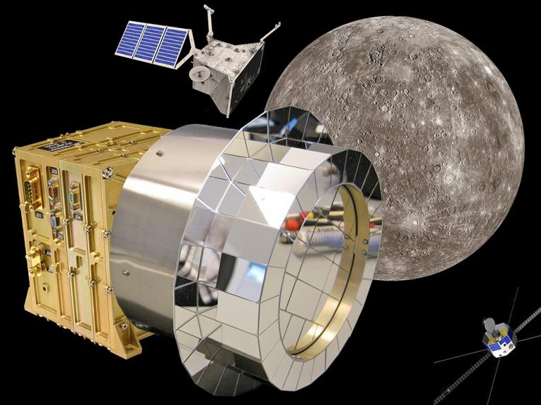 Vedecká aparatúra PICAM, v pozadí sondy MPO,  MMO a planéta Merkúr
