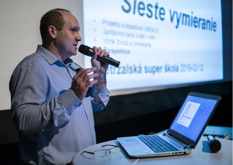 S prednáškou Šieste vymieranie a vznikanie prišiel medzi petržalských šiestakov vedec Peter Vršanský.