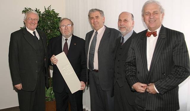 Prof. MUDR. Pavel Traubner, PhD. (druhý zľava) s členmi predsedníctva SAV
